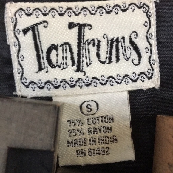 ❄️TAN TRUMS Snowflakes/❄️Hats/Gloves🧤 Vest in Black - Picture 3 of 12